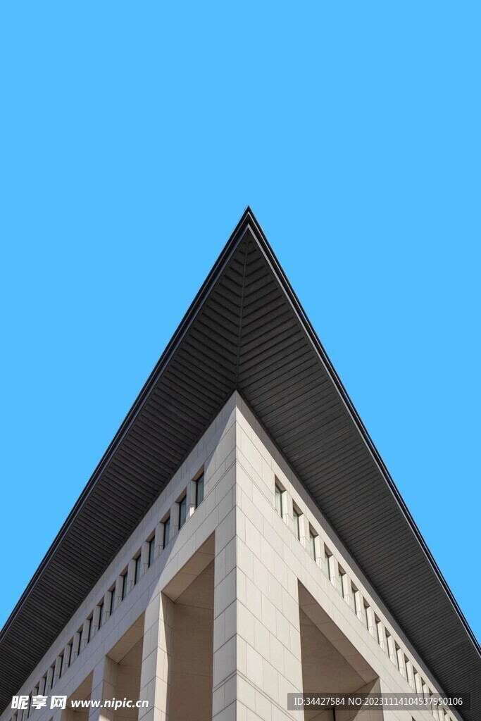 仰拍楼宇特写