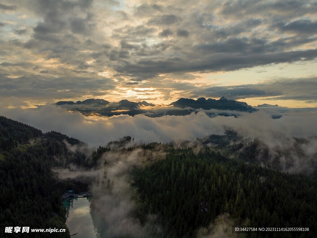 云海山林风景