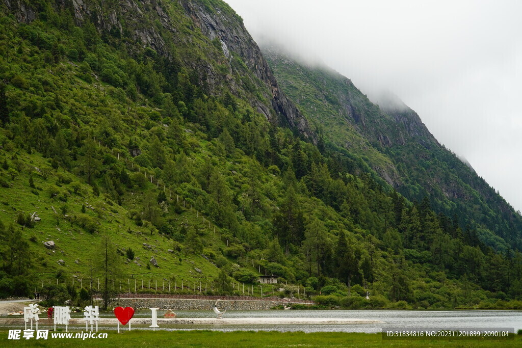 湖光山色的唯美画卷