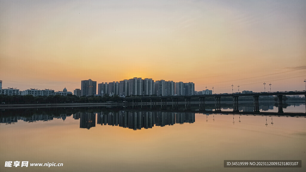 城市落日剪影