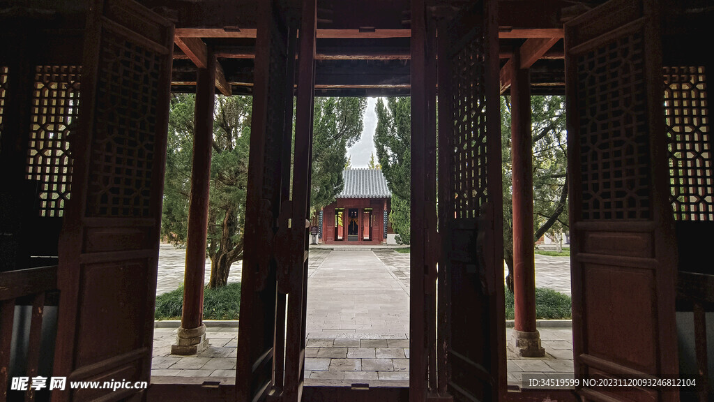 古建筑大门