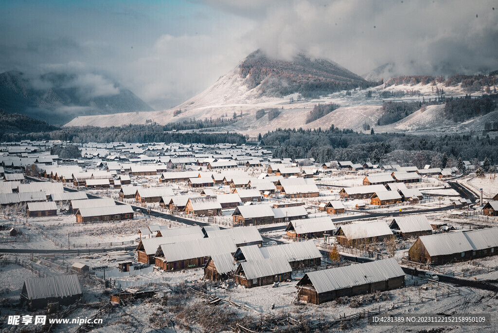 白雪覆盖的小镇