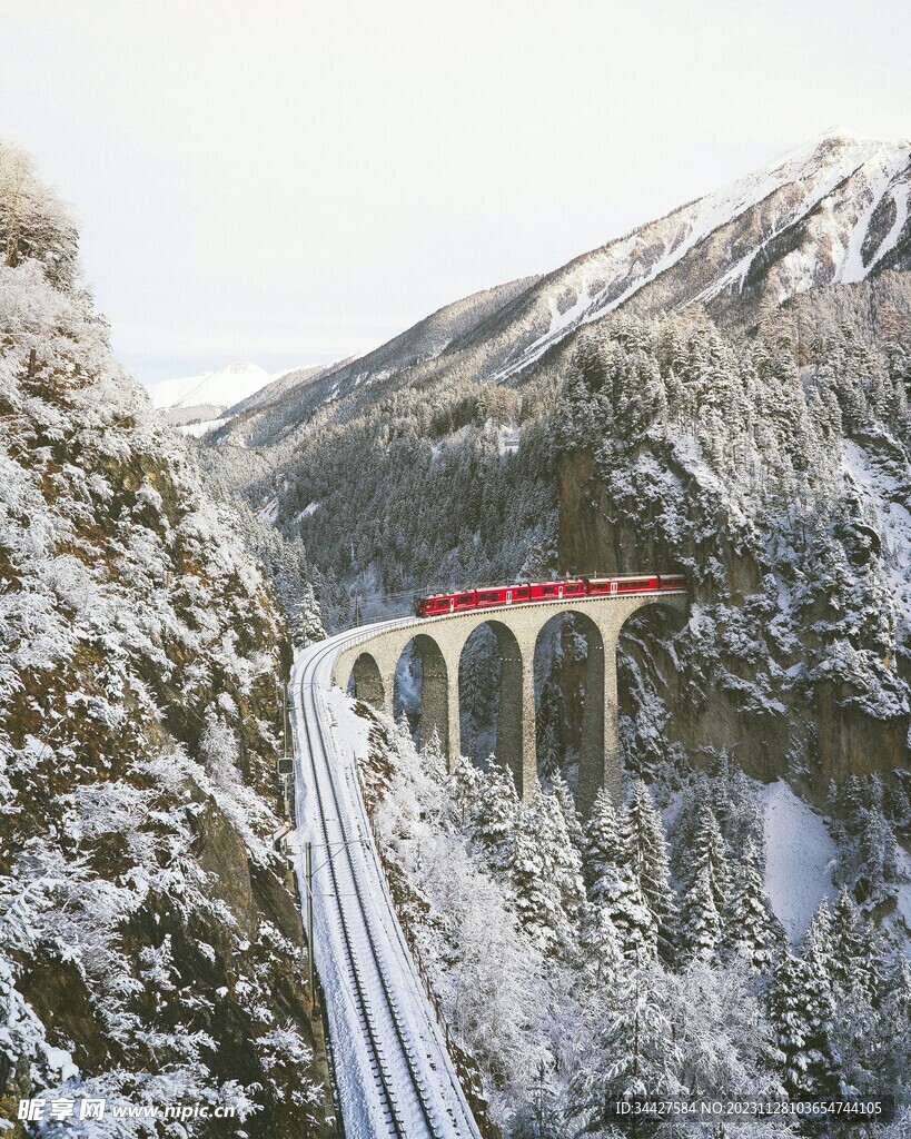 山间铁路火车