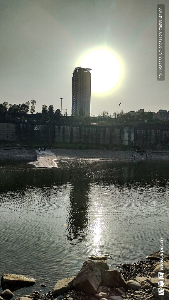 房子倒影