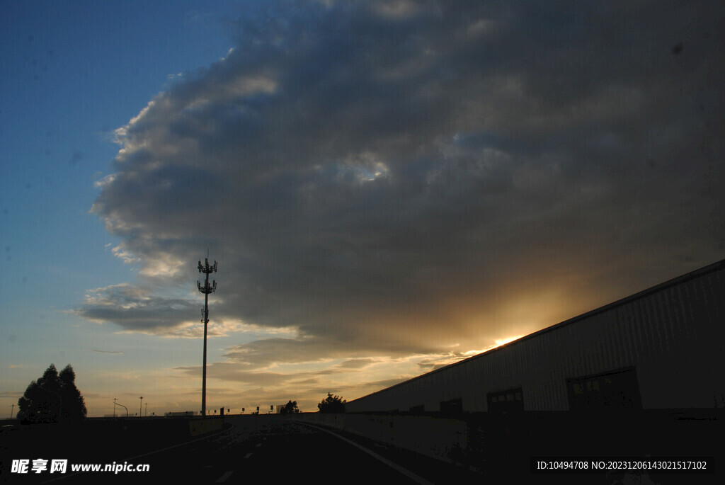 道路晚霞