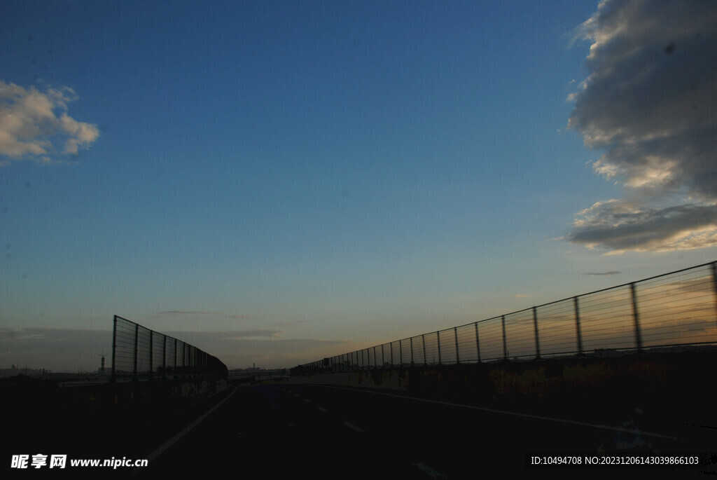 道路黄昏