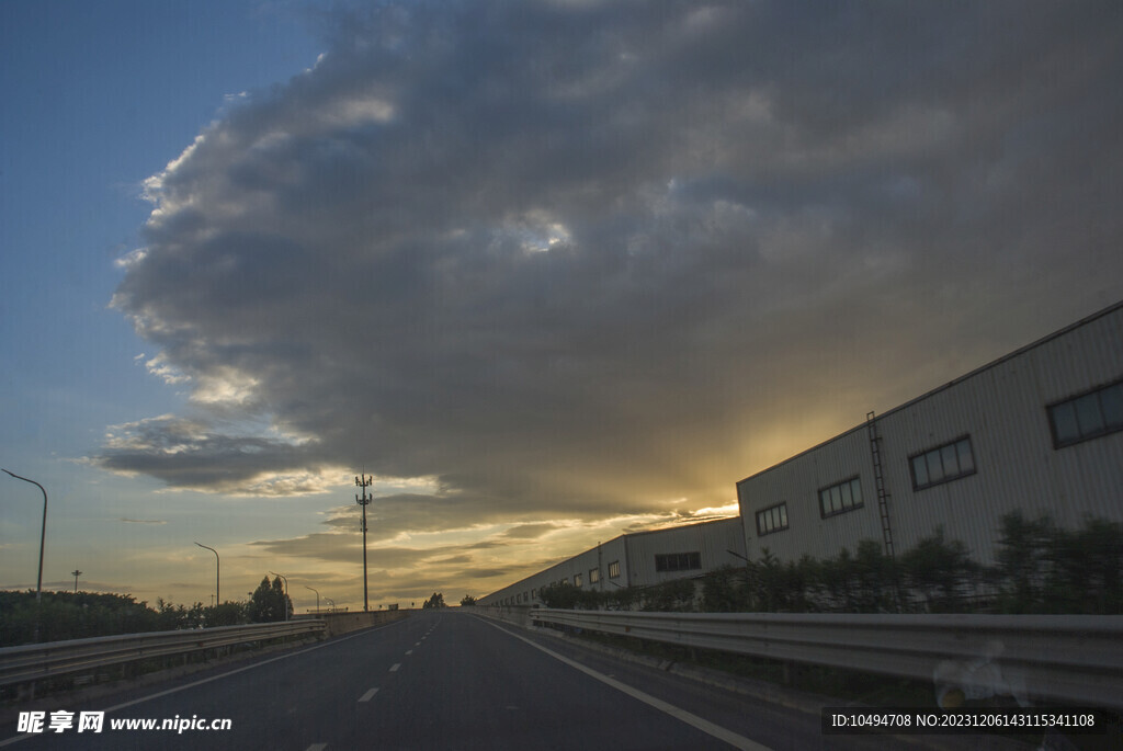 道路黄昏