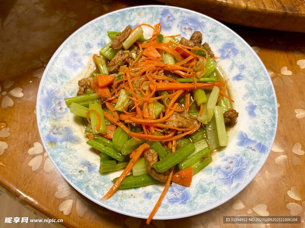 芹菜炒肉