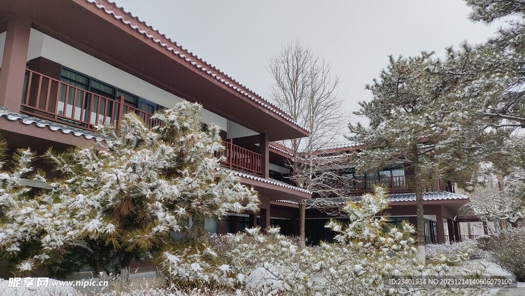 冬季雪景中式复古建筑