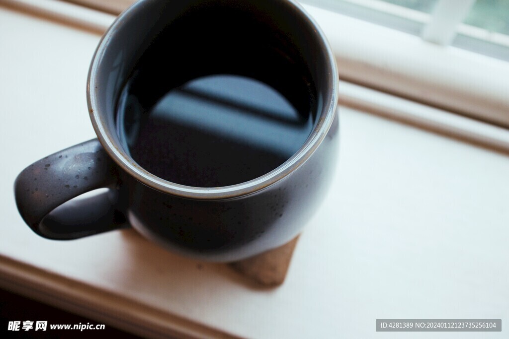 黑色陶瓷杯