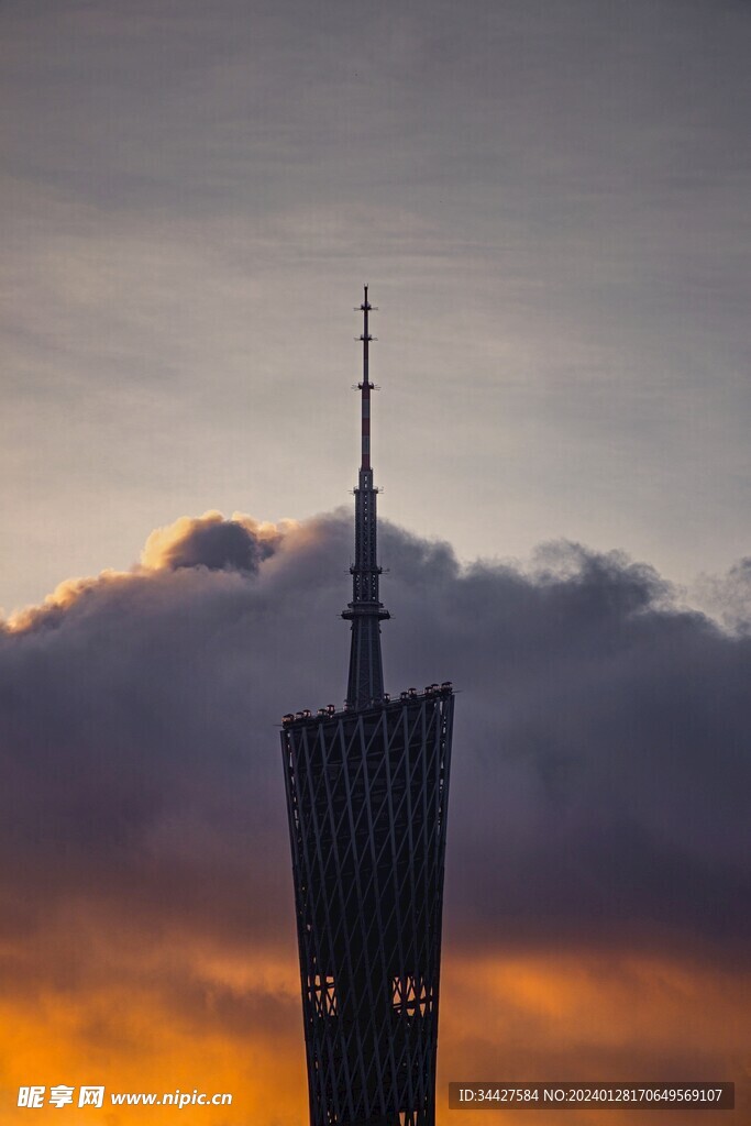 夕阳下的建筑物