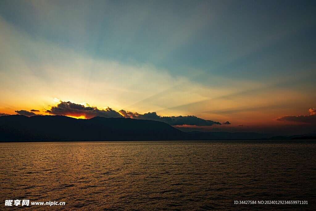 山水夕阳风景