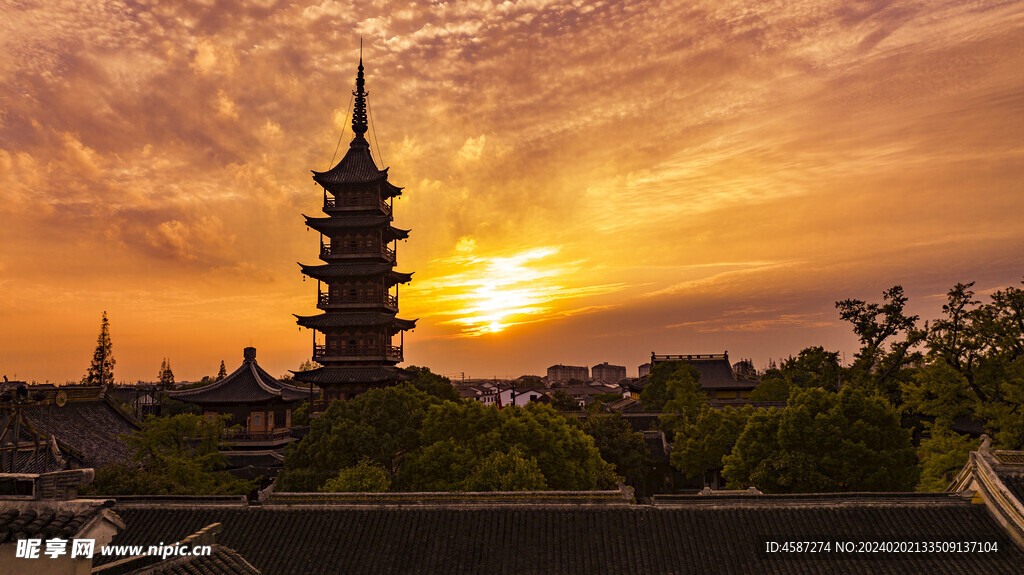 千灯秦峰塔晚霞