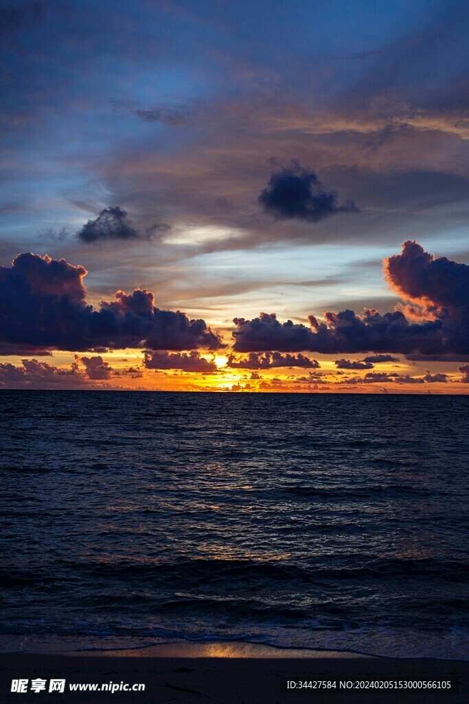 彩霞海景