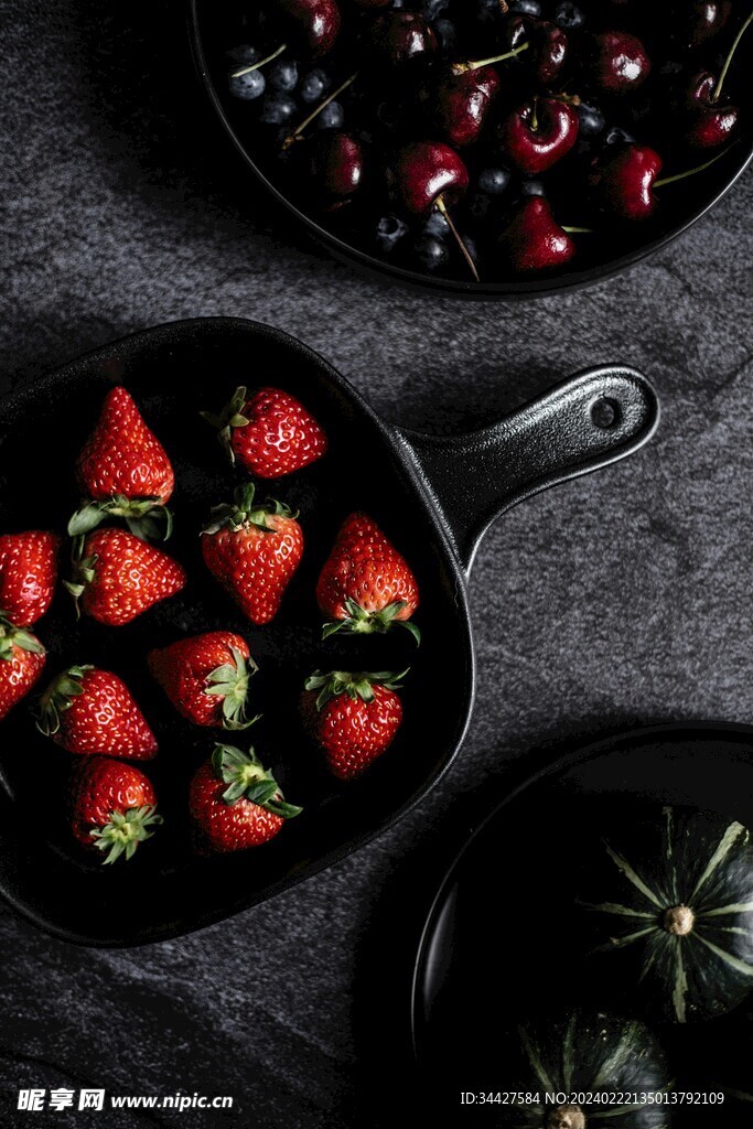 草莓和车厘子