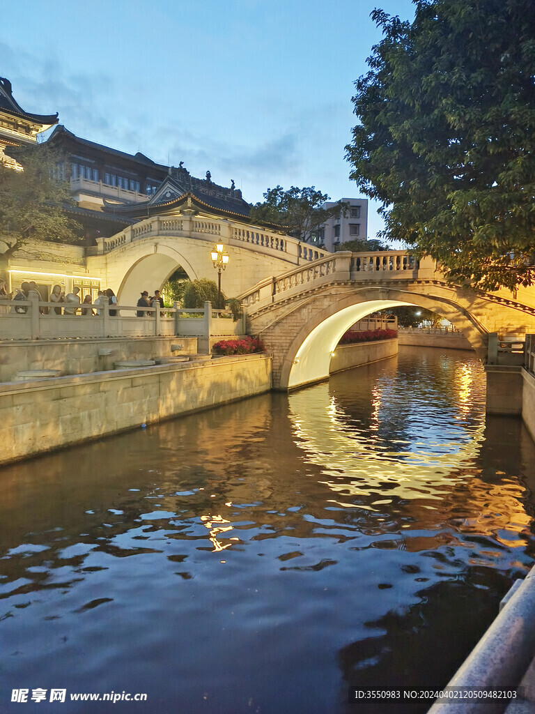 月亮桥夜景