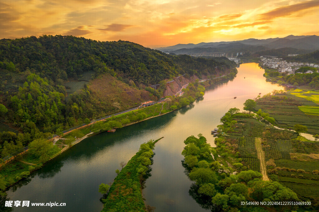 航拍婺源月亮湾图片