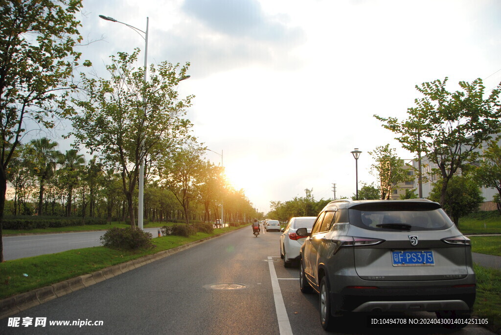 黄昏马路