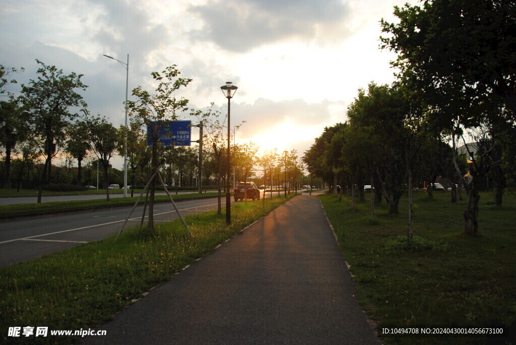 道路晚霞