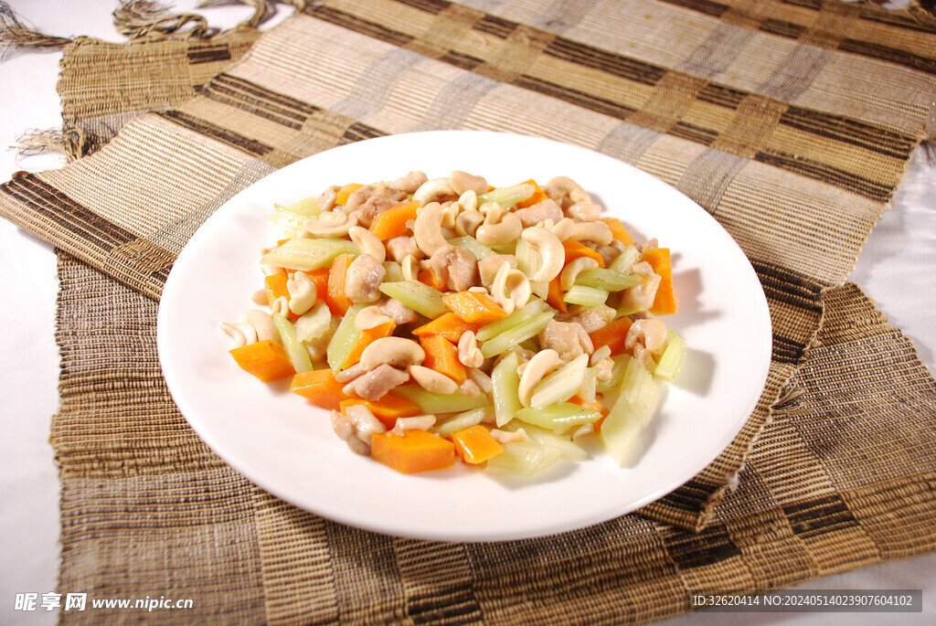 西芹腰果炒百合