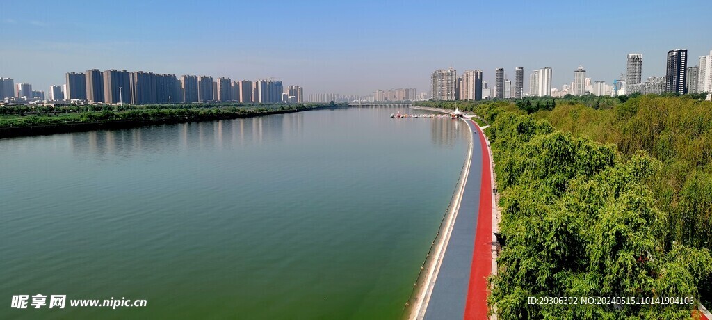 湖水  