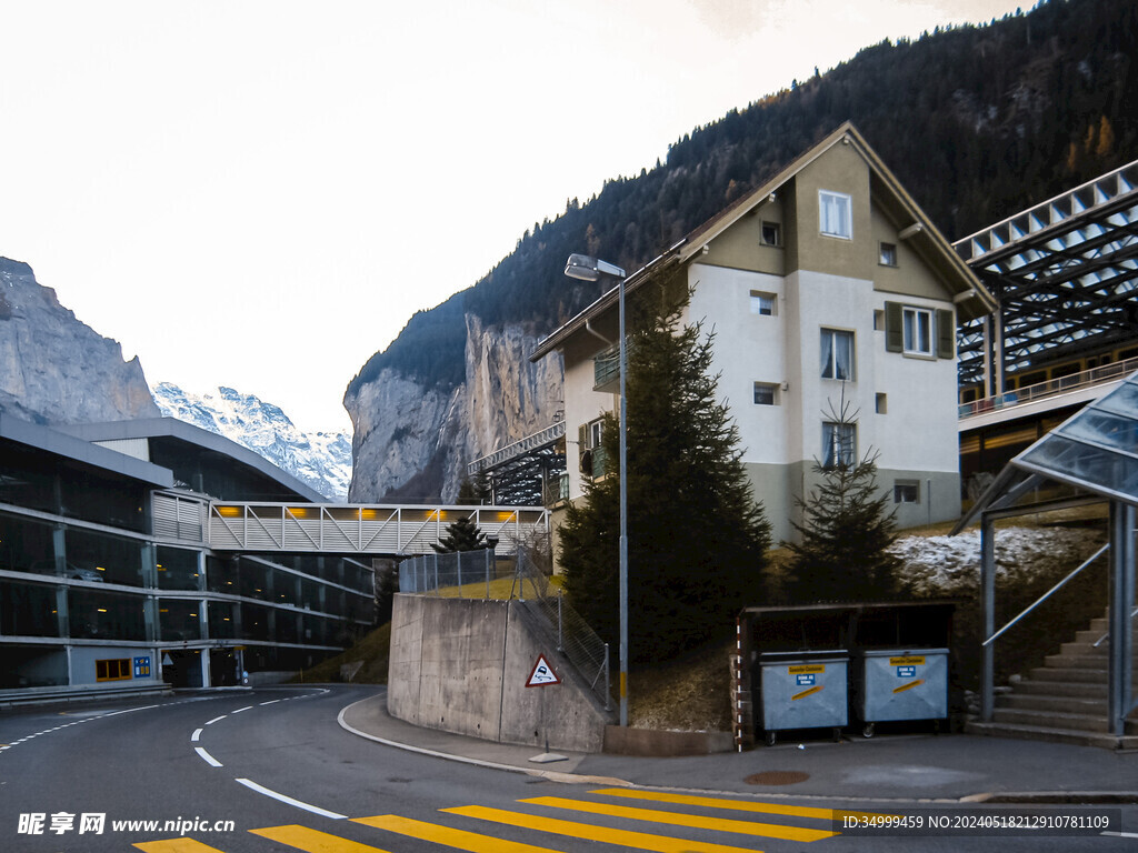 因特拉肯火车站