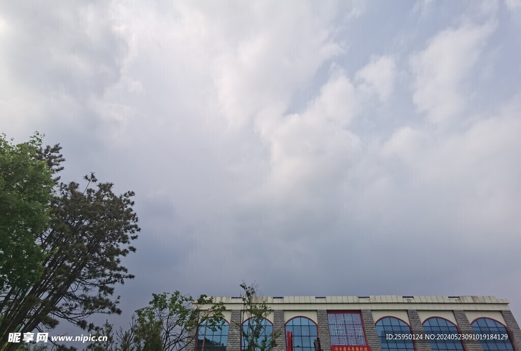建筑和兰天