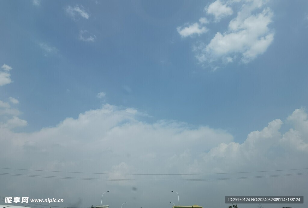高压线和兰天