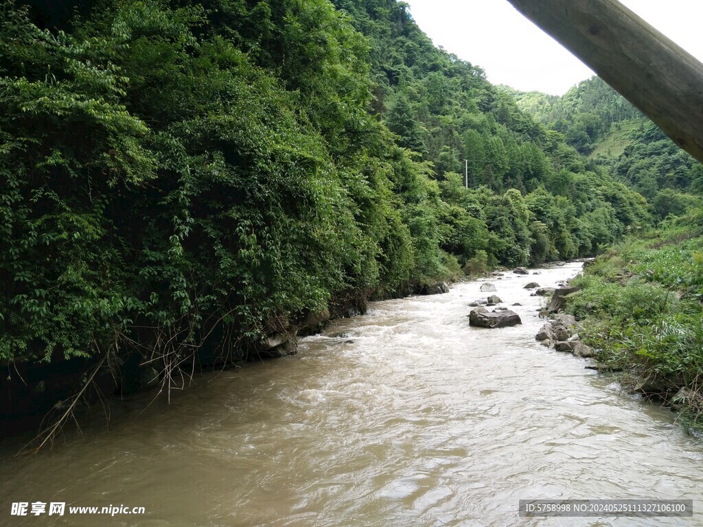 桥山拍摄小河风光