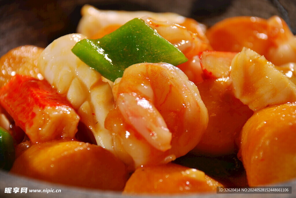 虾仁豆腐鱿鱼煲