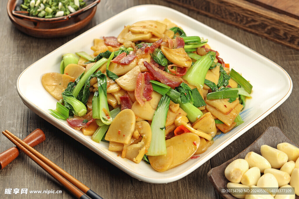 腊肉炒黄元米果