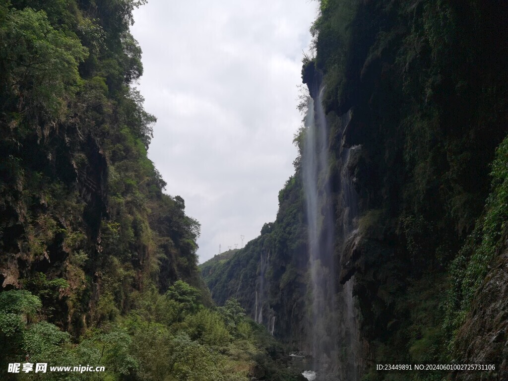 马岭河峡谷瀑布风景