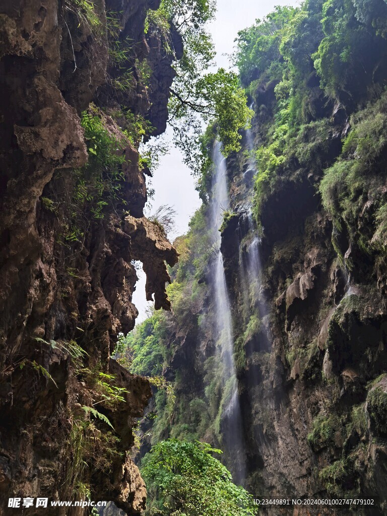 马岭河峡谷瀑布风光
