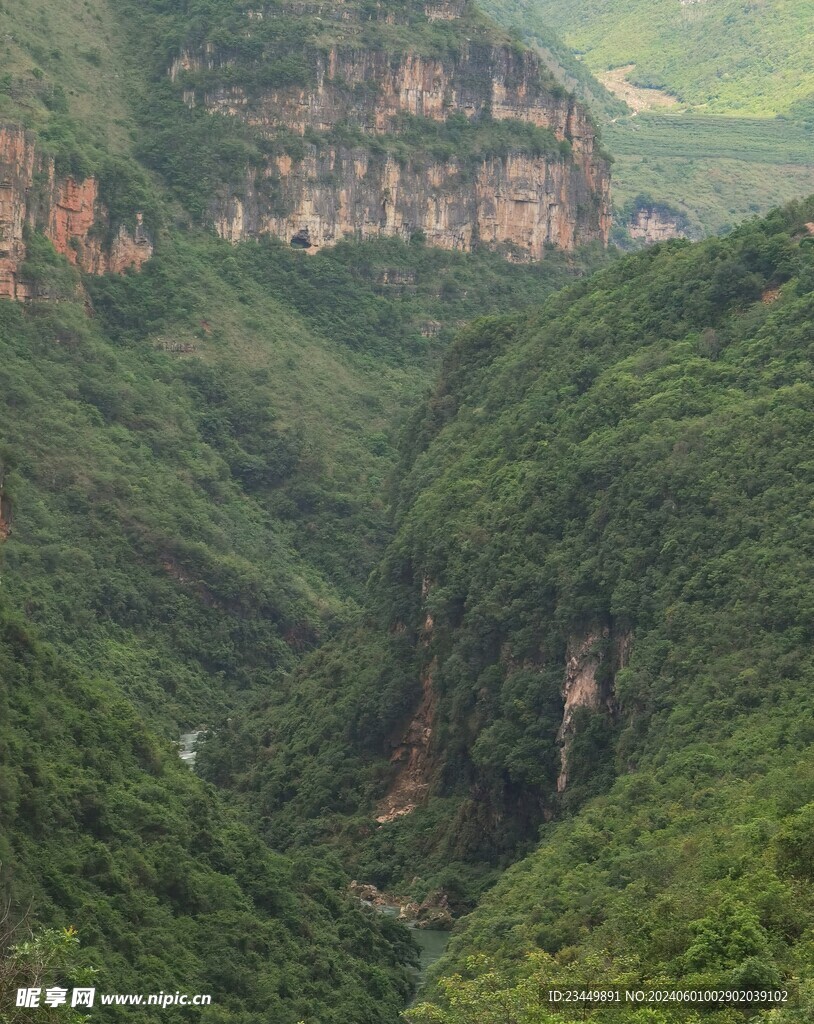 马岭河峡谷步行栈道风光