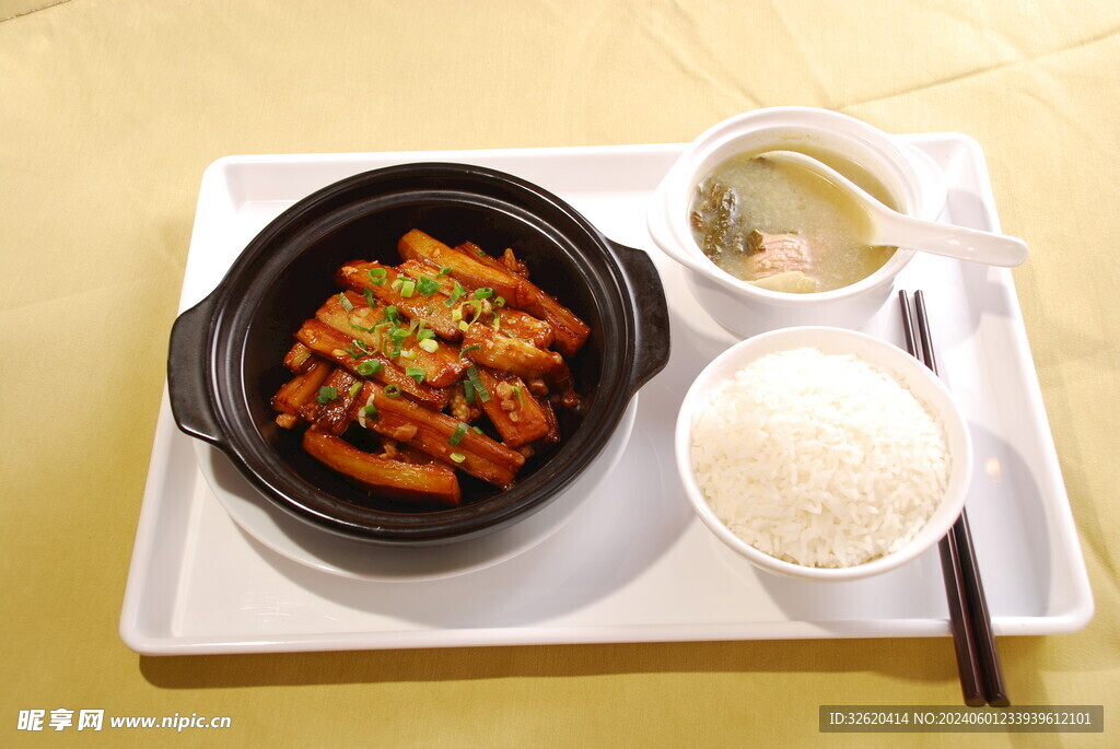 鱼香茄子煲 米饭 