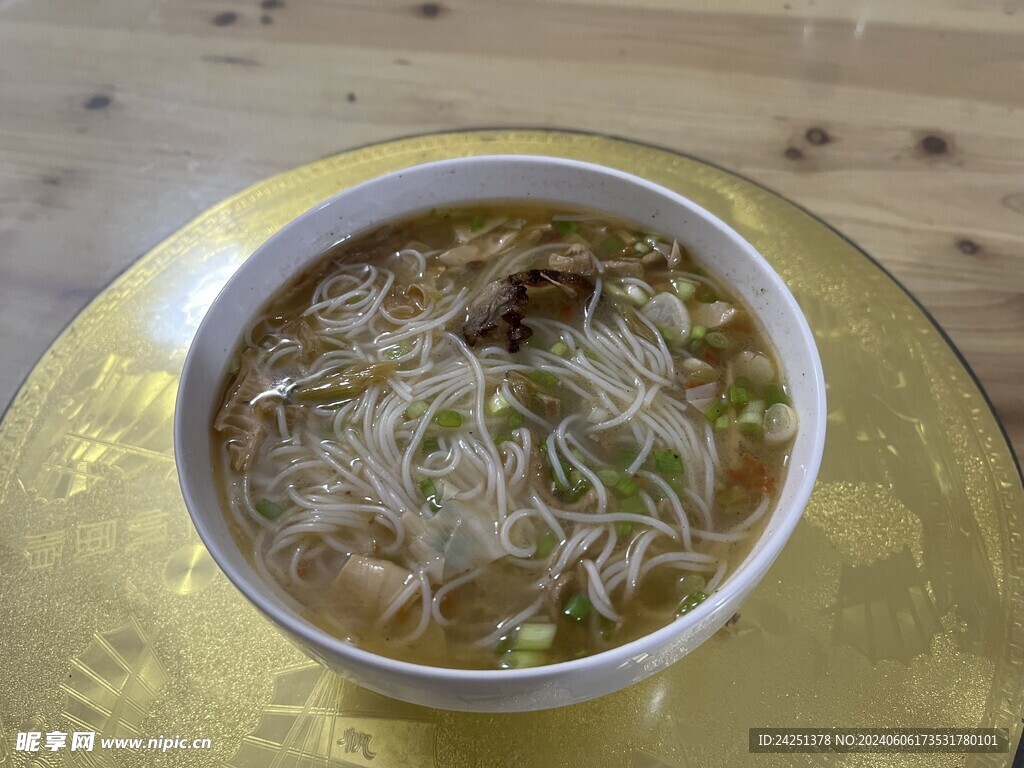 客家菜肴汤米粉