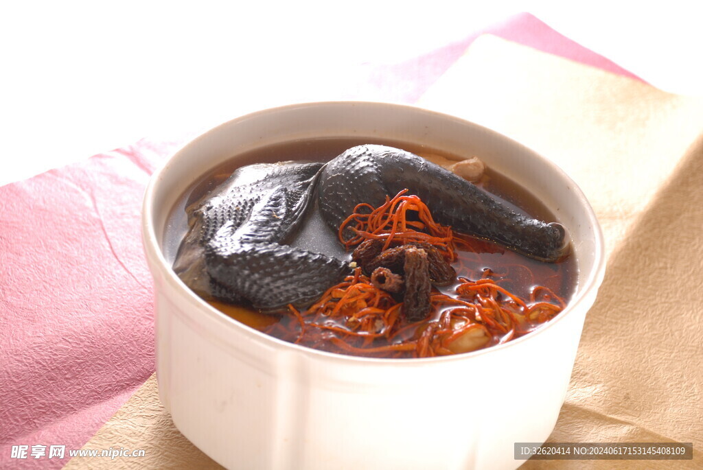 虫草花炖乌鸡