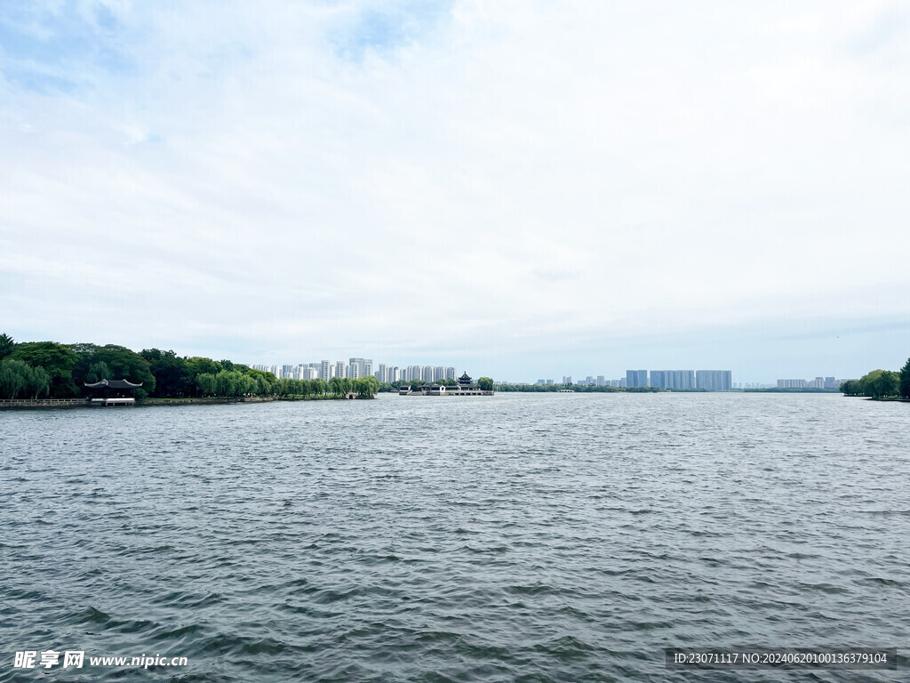 城市湖泊