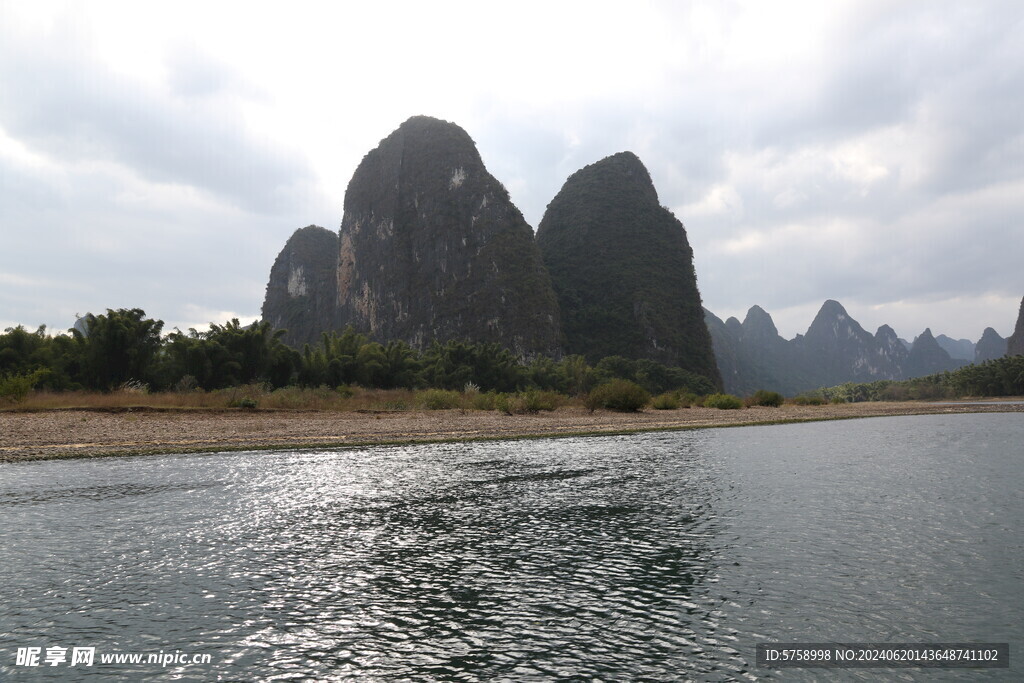 桂林漓江水岸