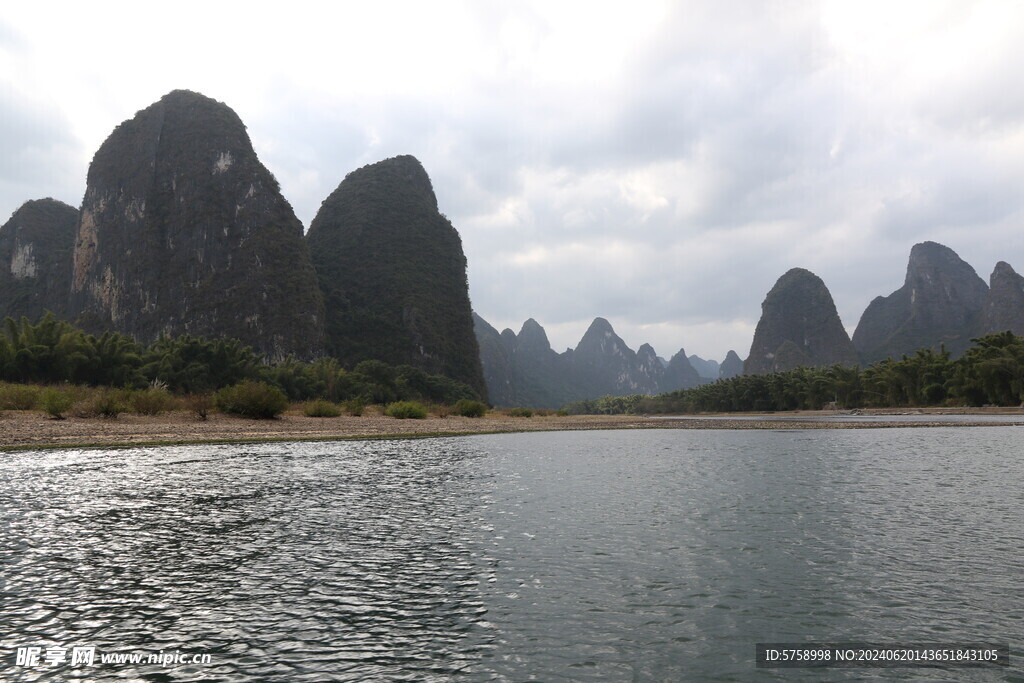 桂林漓江峰林