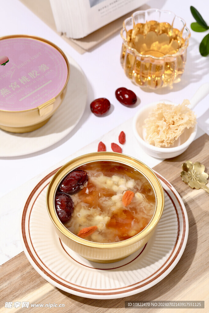燕窝桃胶羹