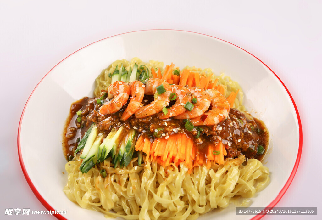 大虾三丝杂酱面