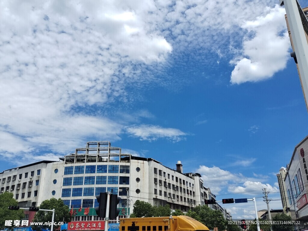 蓝天白云 