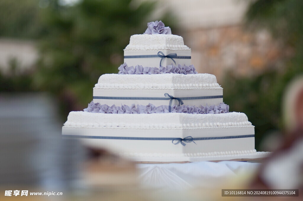 三层婚礼蛋糕