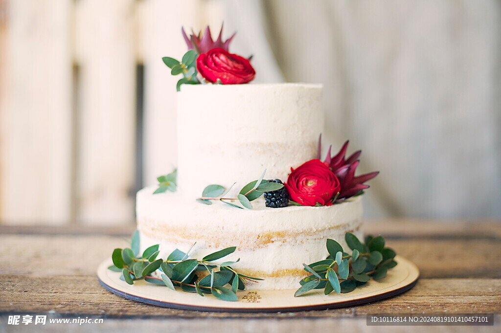 双层奶油生日蛋糕