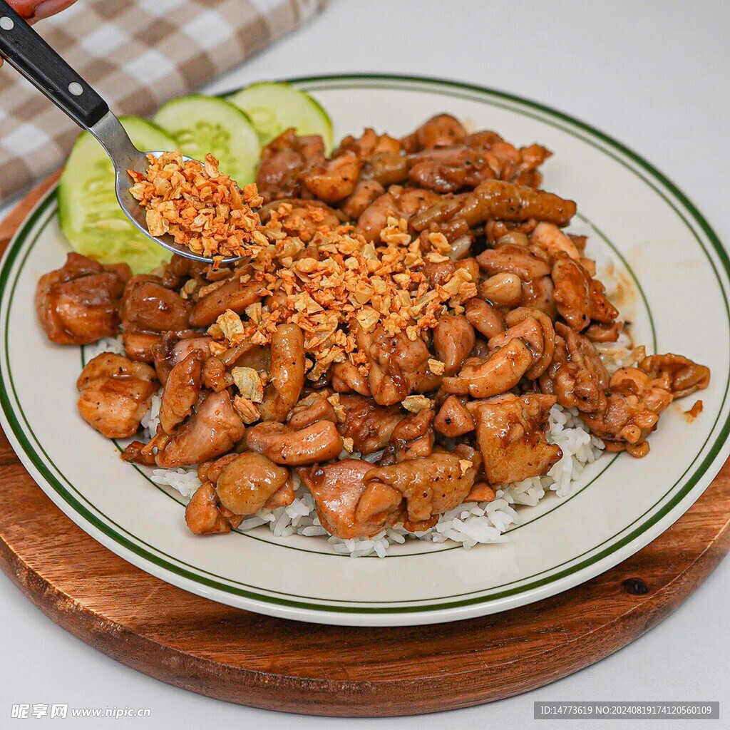 黑胡椒炒鸡肉盖饭