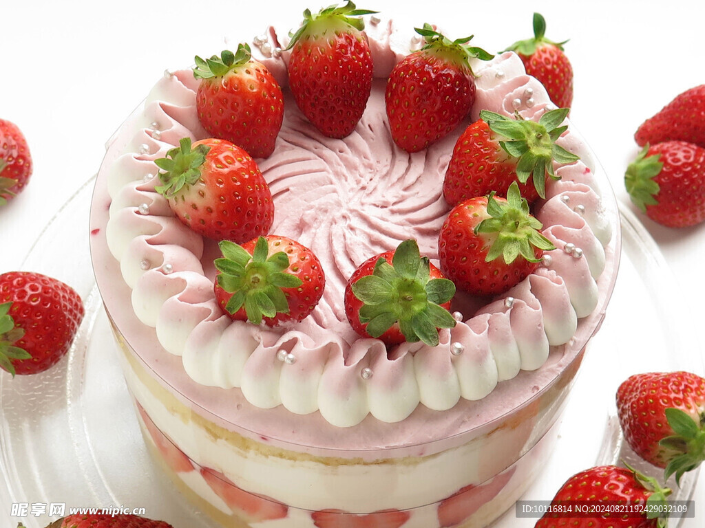 草莓奶油生日蛋糕
