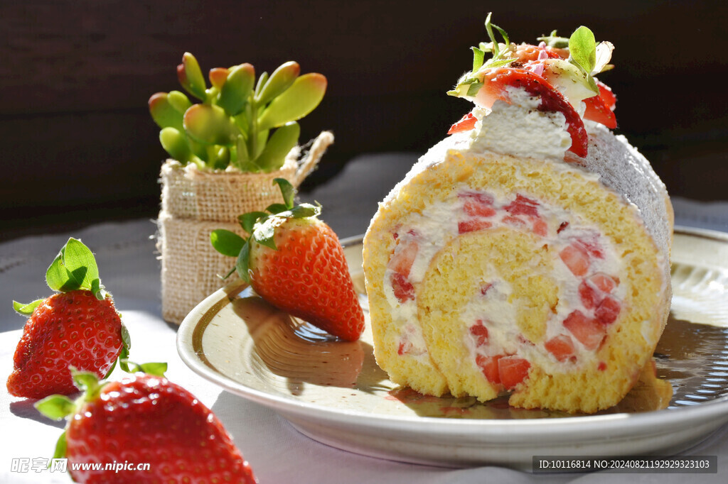 草莓奶油蛋糕卷