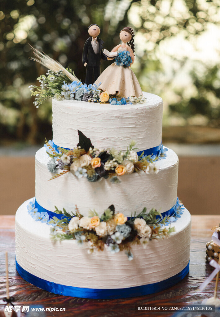 三层婚礼蛋糕