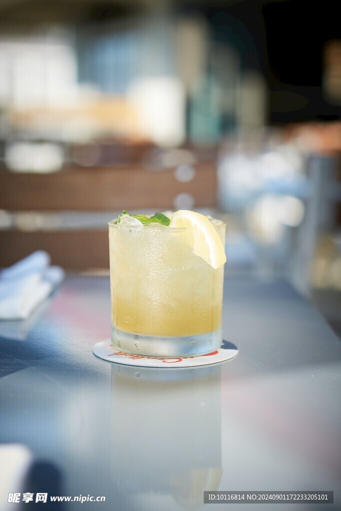冰镇柠檬水
